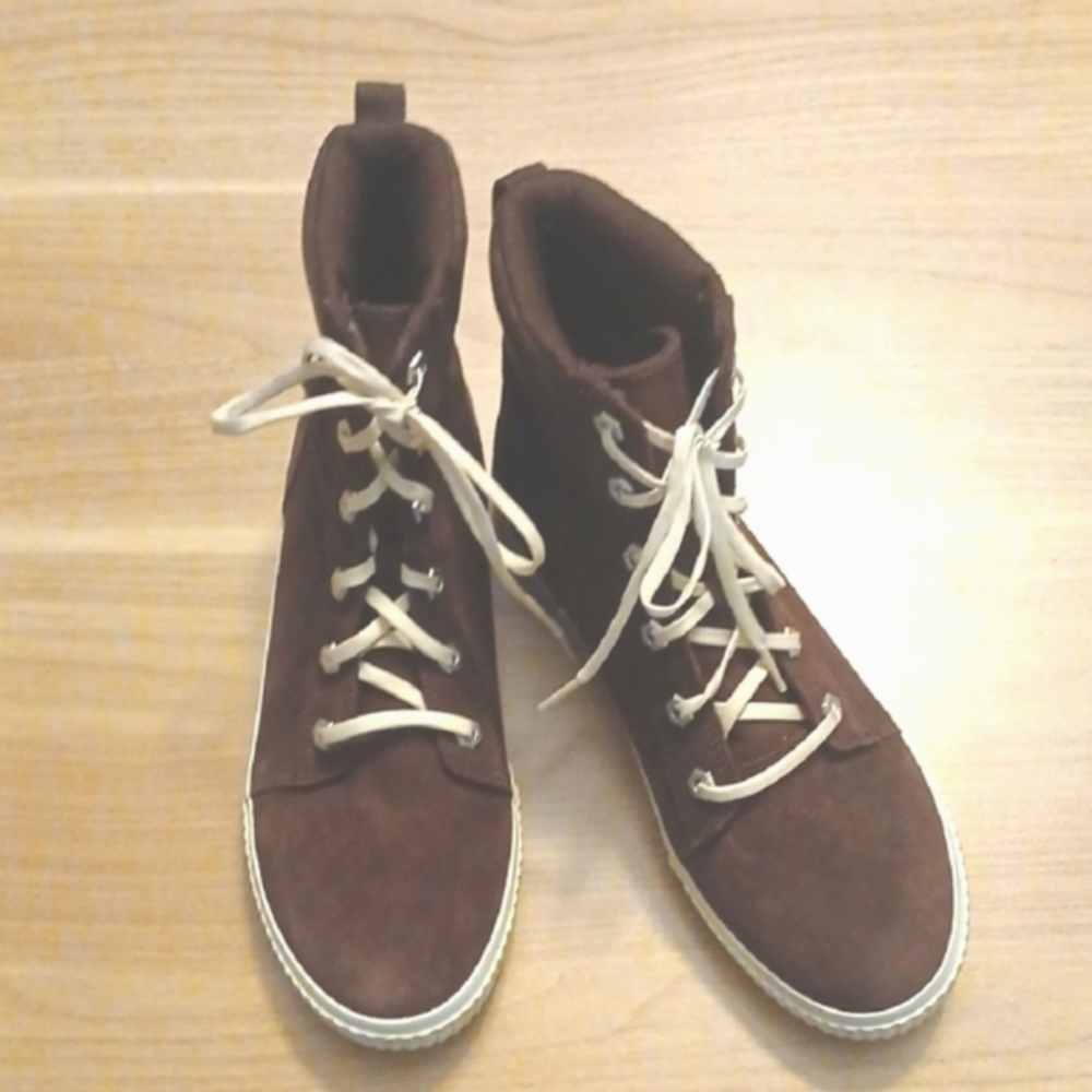 Timberland "Skyla Bay" Burgundy Leather Lace Up Ankle Boots in Size 9.5